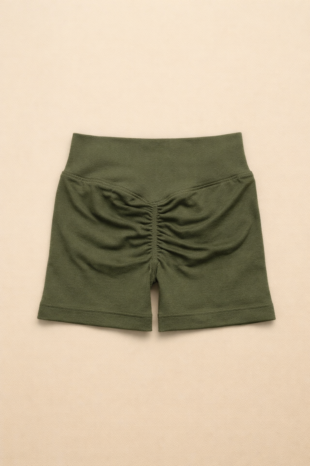 טייץ קצר מחטב מבית LUMI- אימון באיכות ונוחות