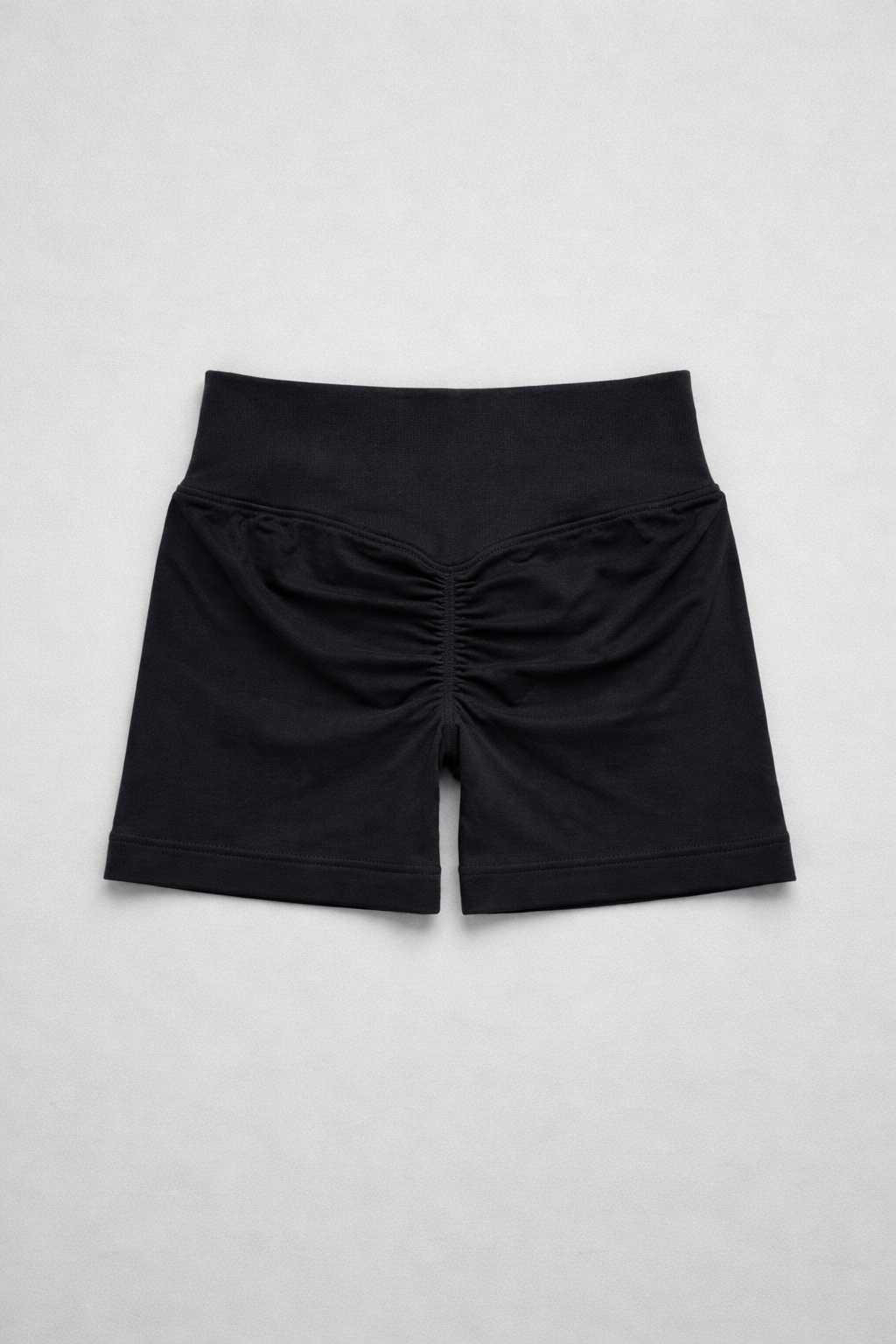 טייץ קצר מחטב מבית LUMI- אימון באיכות ונוחות