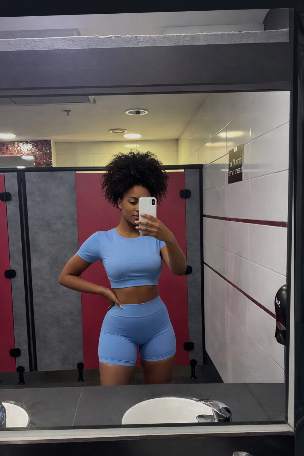 טייץ קצר מחטב מבית LUMI- אימון באיכות ונוחות